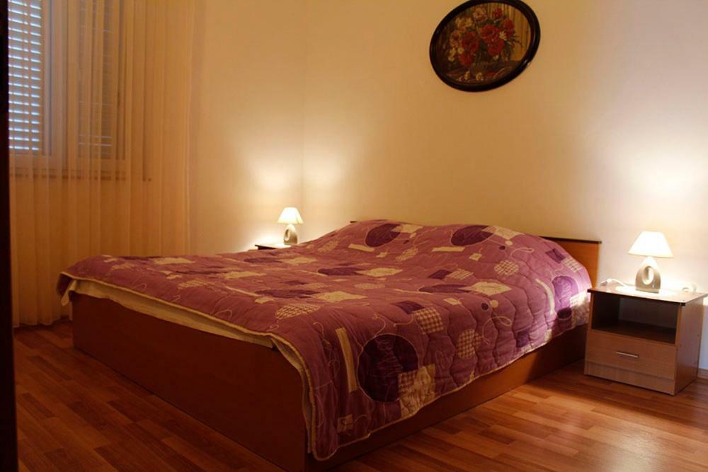 Apartmani Zeljko Metajna Luaran gambar