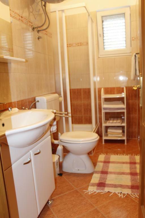 Apartmani Zeljko Metajna Luaran gambar
