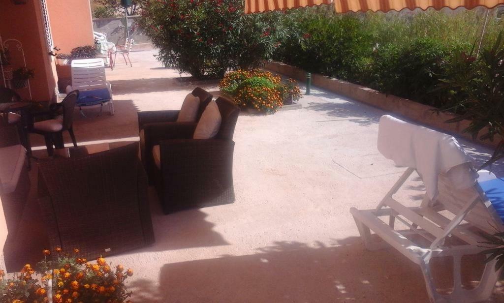 Apartmani Zeljko Metajna Luaran gambar
