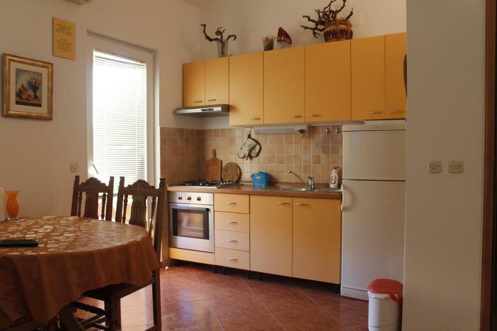 Apartmani Zeljko Metajna Luaran gambar